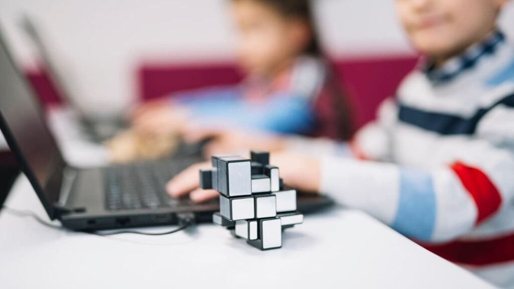 Benefits of using a SIMS in schools